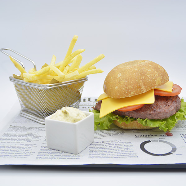 Cheeseburger con patate fritte